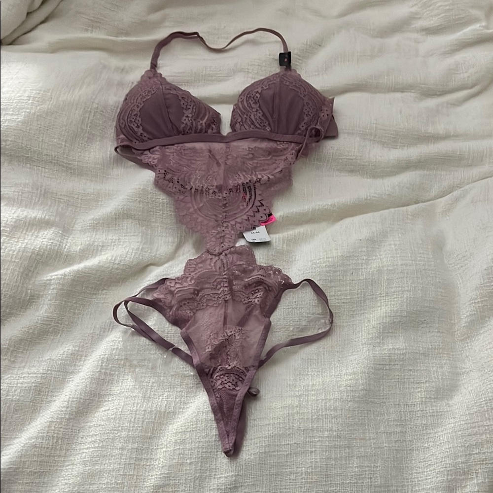 Elegant Lace Bodysuit in Mauve
